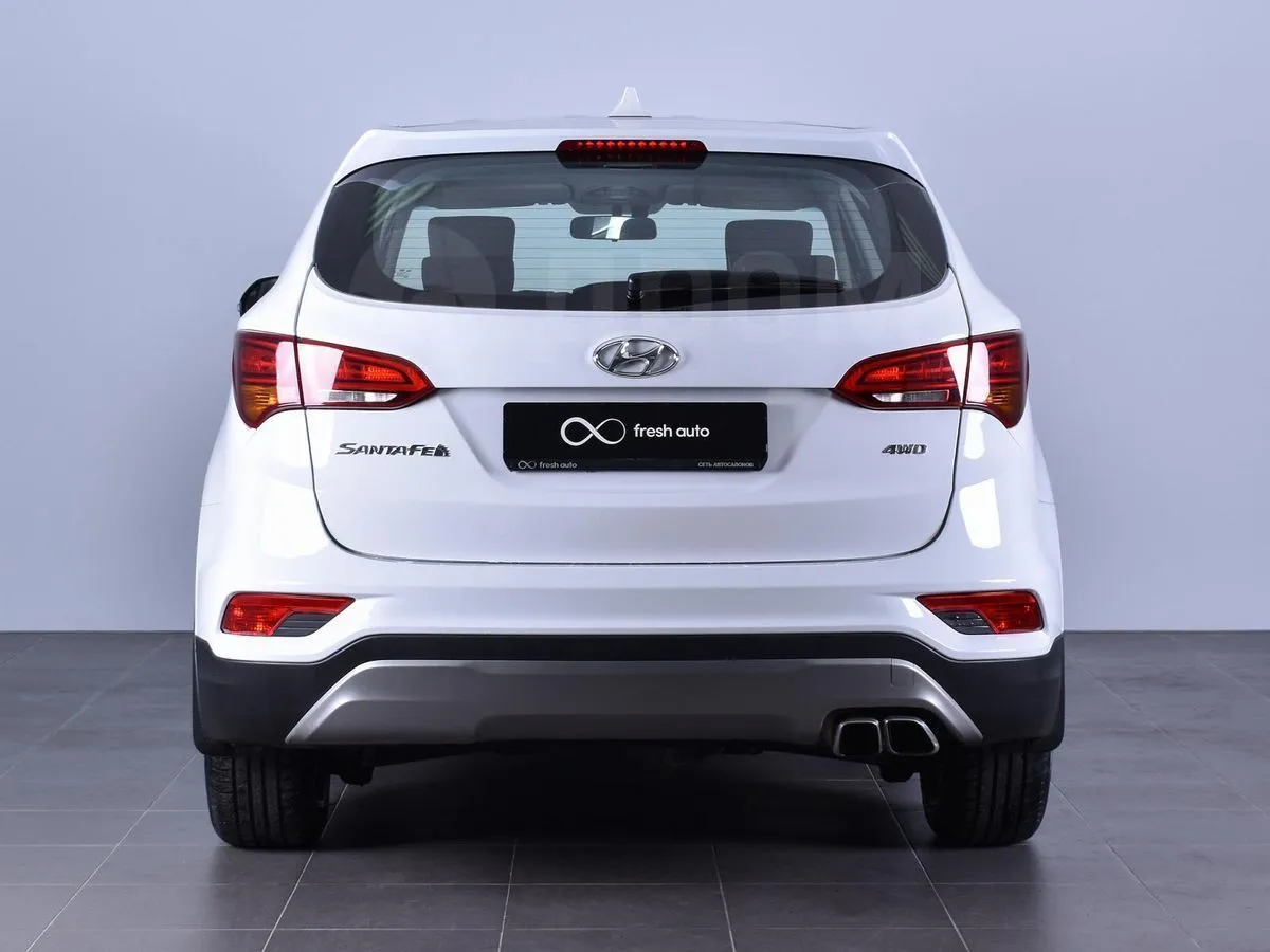 Hyundai Santa Image 2