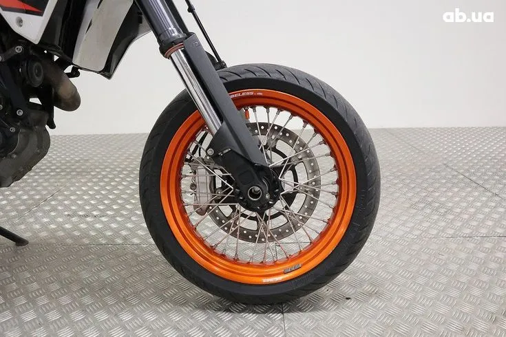 KTM 690 Image 8